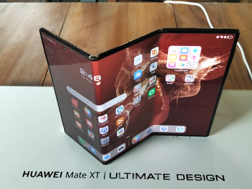 Smartphone Lipat Tiga Pertama di Dunia, Huawei Mate XT Segera Hadir di Indonesia Smartphone Lipat Tiga Pertama di Dunia, Huawei Mate XT Segera Hadir di Indonesia