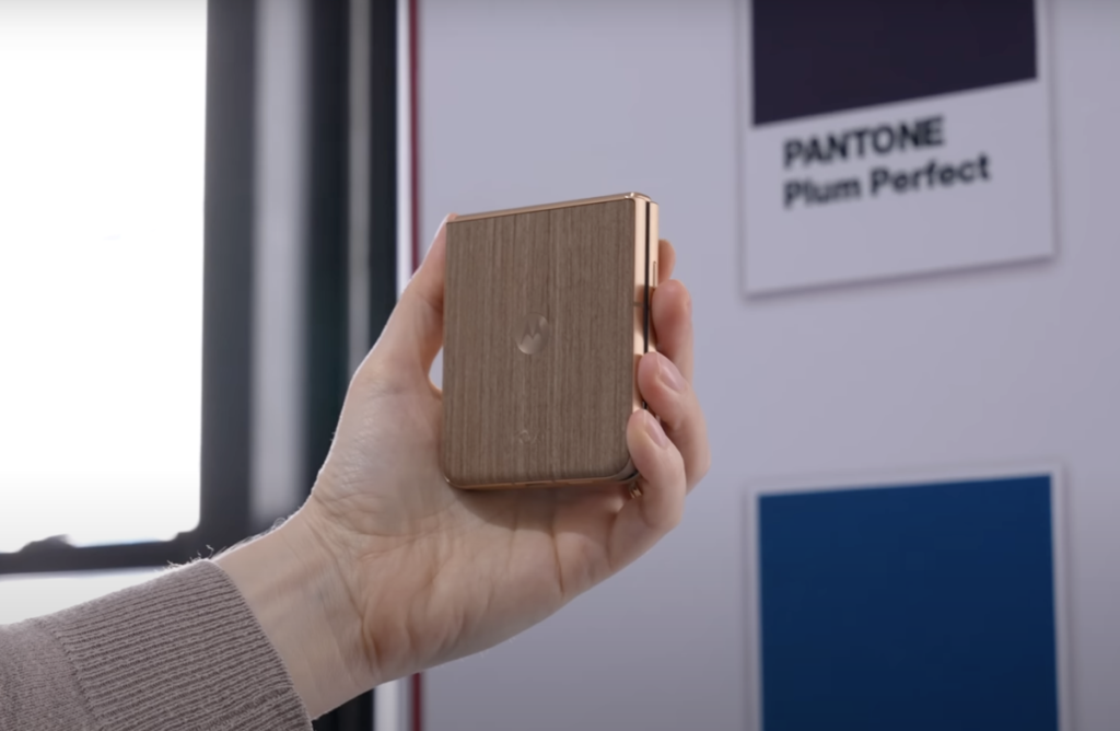 Unik! Motorola Razr Ultra 2025 Hadir dengan Panel Kayu Unik! Motorola Razr Ultra 2025 Hadir dengan Panel Kayu
