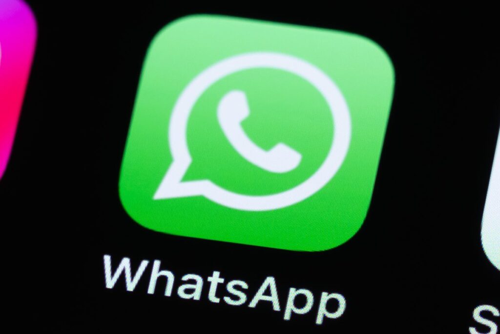 Keamanan Chat atau Sekadar Kepatuhan? 3 Alasan Memakai WhatsApp Resmi