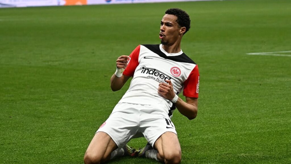 Chelsea dan Arsenal 'Bertarung' Demi Hugo Ekitike