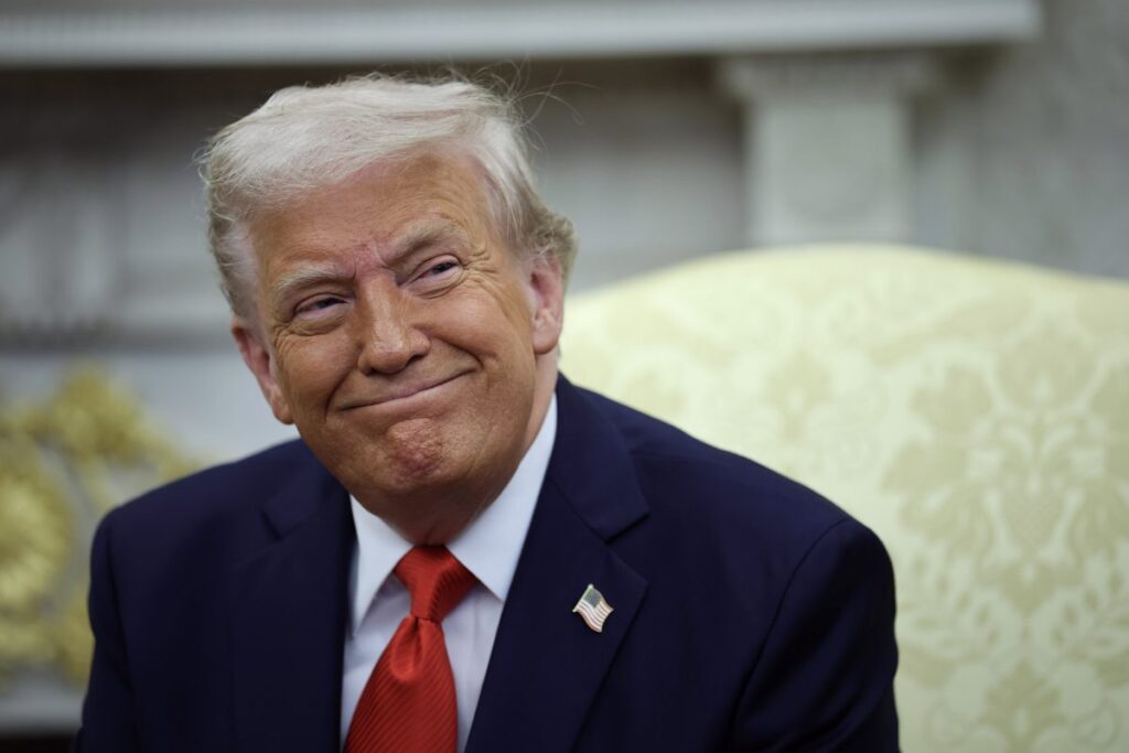 Donald Trump Ternyata ‘Punya Masalah’ dengan Tim Cook, Kenapa Ya?
