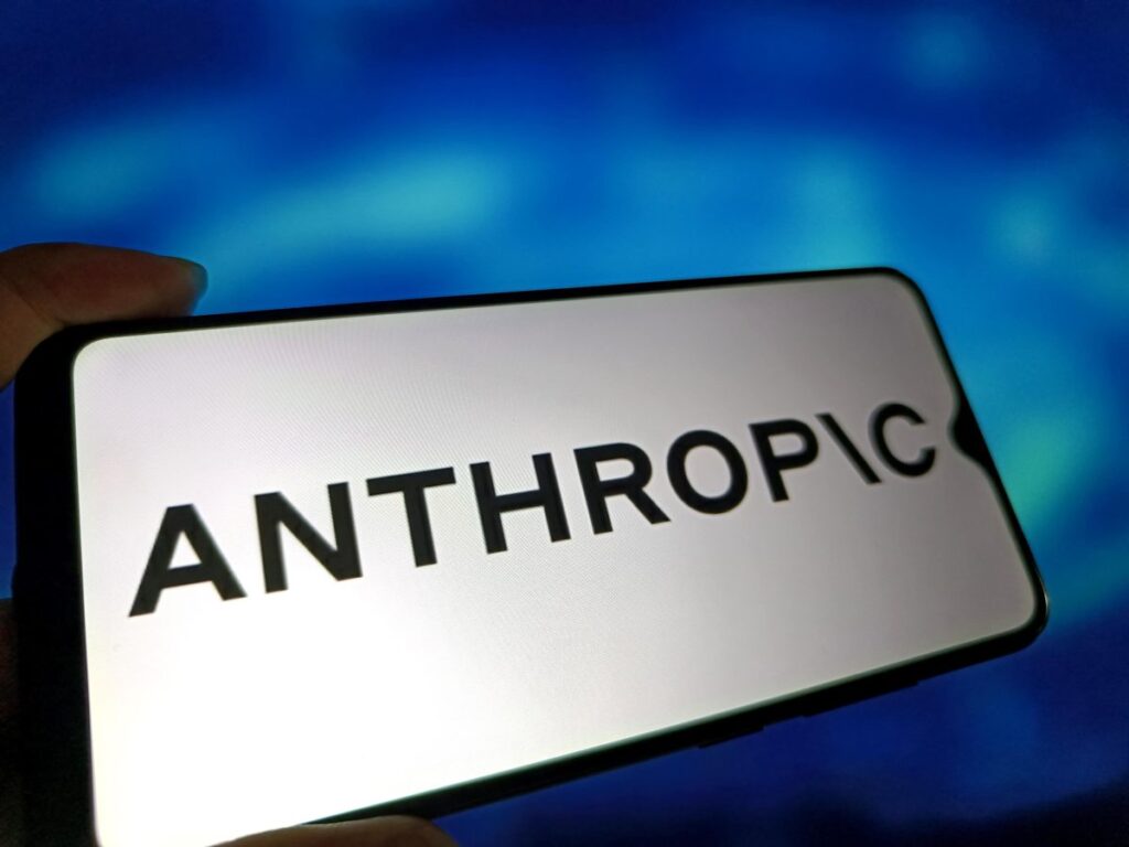 CEO Anthropic Beri Peringatan AI Bakal 'PHK' Setengah Pekerja Kantoran