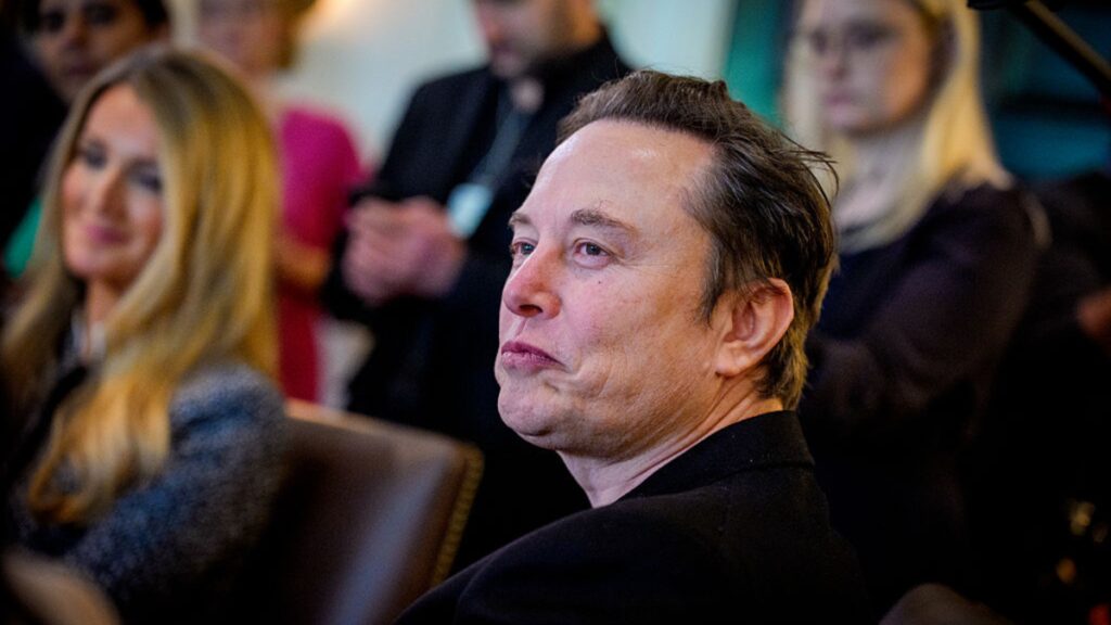 Elon Musk Gunakan AI Grok, Picu Kekhawatiran Konflik Kepentingan dan Kebocoran Data