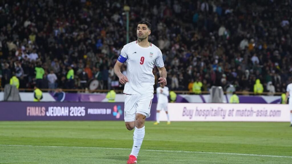 Perang dengan Israel, Striker Inter Milan Terjebak di Iran