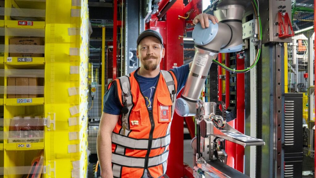 Cikal Bakal Kurir Masa Depan, Amazon Latih Robot Humanoid untuk Kirim Paket!
