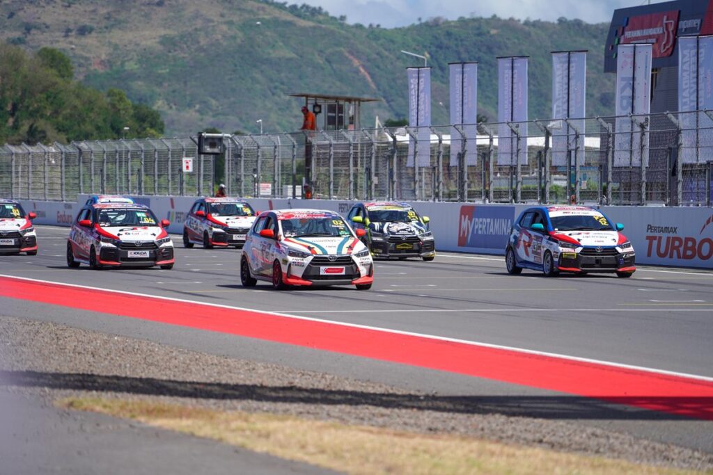GR Garage Auto2000 Racing Team Memukau di Debut ITCR 1200 Mandalika Festival of Speed 2025
