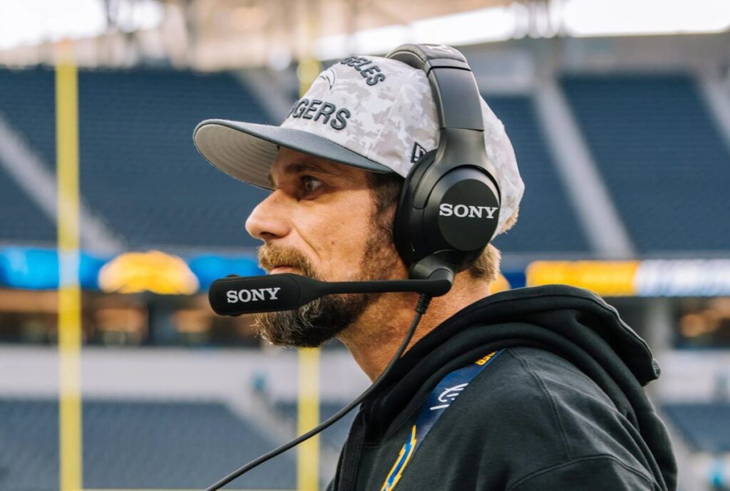 Sony Resmi Gantikan Bose, Luncurkan Headset Noise-Canceling untuk Pelatih NFL
