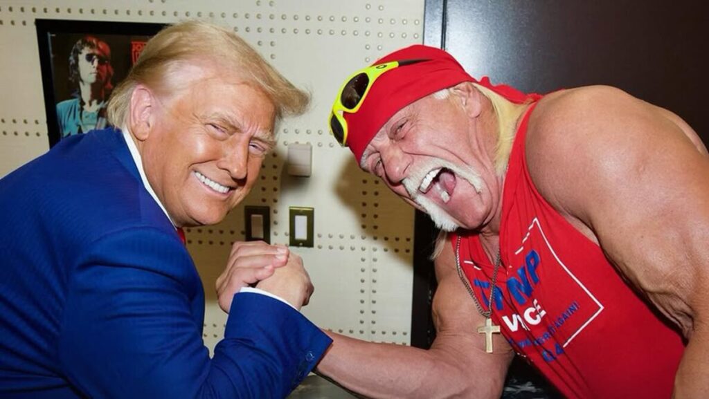 Donald Trump Memberikan Penghormatan Terhadap Hulk Hogan