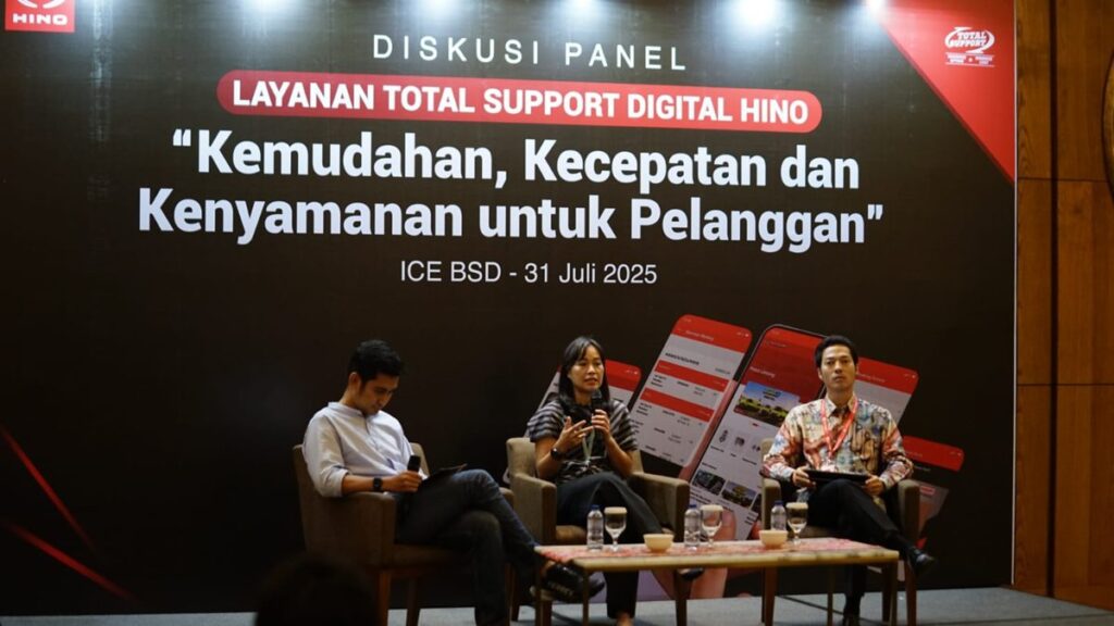 Transformasi Digital Transportasi, Hino Tampilkan Inovasi Telematika dan Aplikasi Cerdas di GIIAS 2025