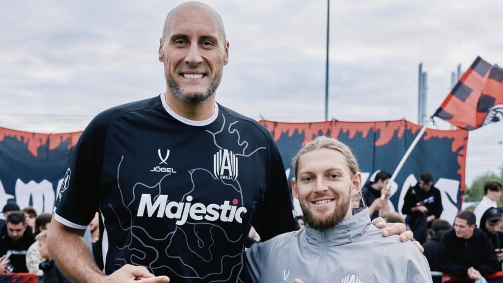 Mantan Bintang NBA Berpostur 2,26 Meter Ini Cetak Rekor Sebagai Pemain Tertinggi dalam Sejarah Sepak Bola