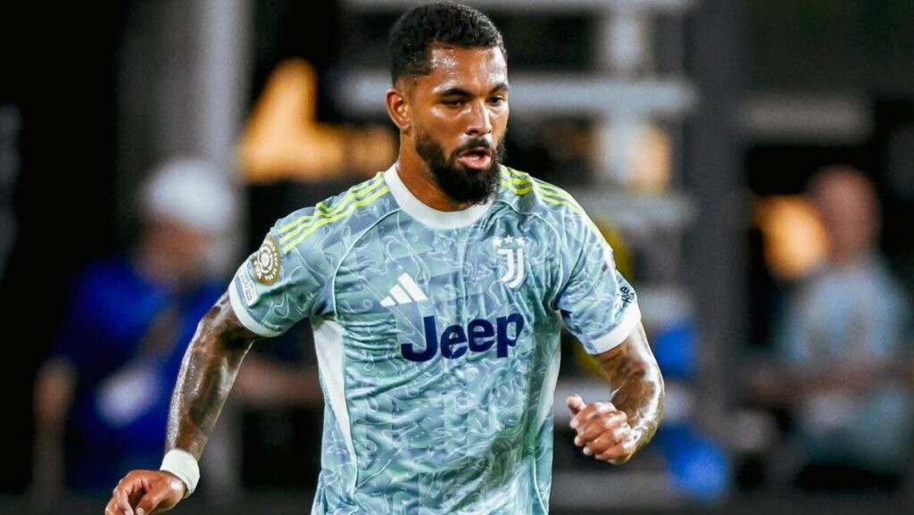 Douglas Luiz Menyulitkan Juventus, Masa Depan di Liga Inggris Masih Terbuka Douglas Luiz Menyulitkan Juventus, Masa Depan di Liga Inggris Masih Terbuka