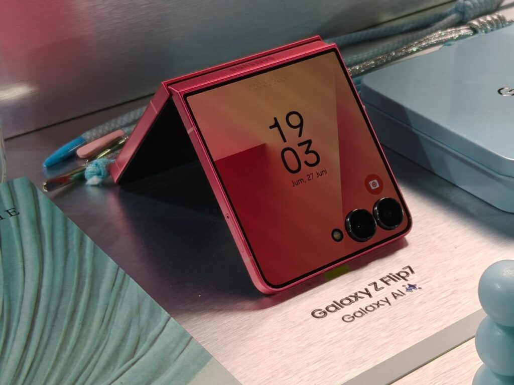 Postingan Kritikan Tentang Kualitas Kamera Galaxy Z Flip7 Dihapus dari Reddit, Kenapa?