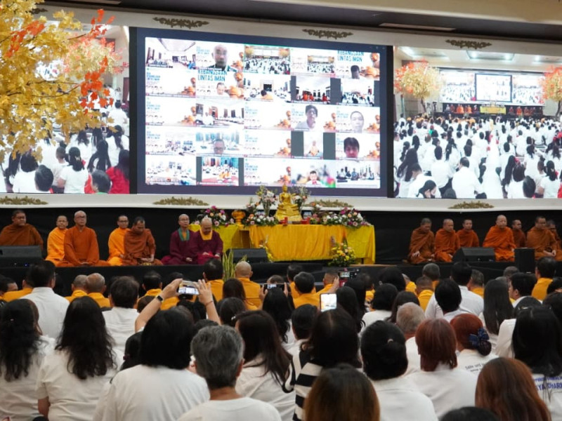 Ribuan Umat Buddha Doakan Kesejahteraan dan Kedamaian Bangsa Ribuan Umat Buddha Doakan Kesejahteraan dan Kedamaian Bangsa