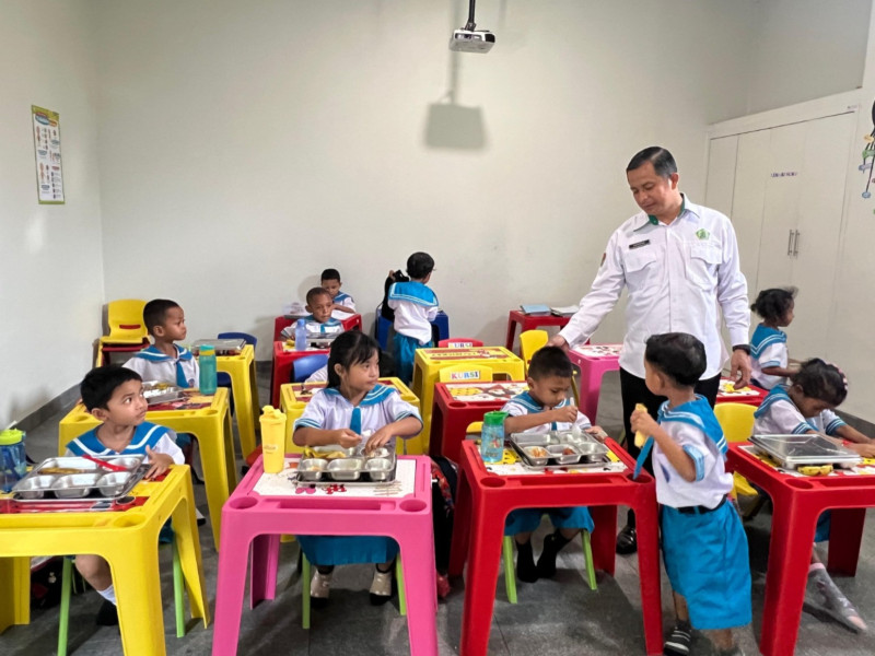 Nava Dhammasekha Numbay Dukung Program Makan Bergizi Gratis untuk Siswa Nava Dhammasekha Numbay Dukung Program Makan Bergizi Gratis untuk Siswa