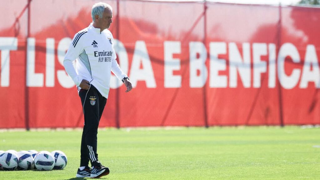 Fans Chelsea Protes Terhadap Kenaikan Harga Tiket Reuni Jose Mourinho