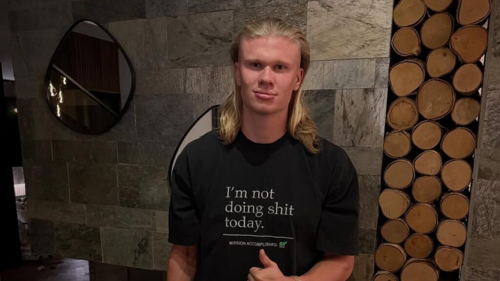 Sehari dalam Kehidupan Erling Haaland: Dari Segelas Susu, Terapi Lampu Merah hingga Steak yang Sempurna