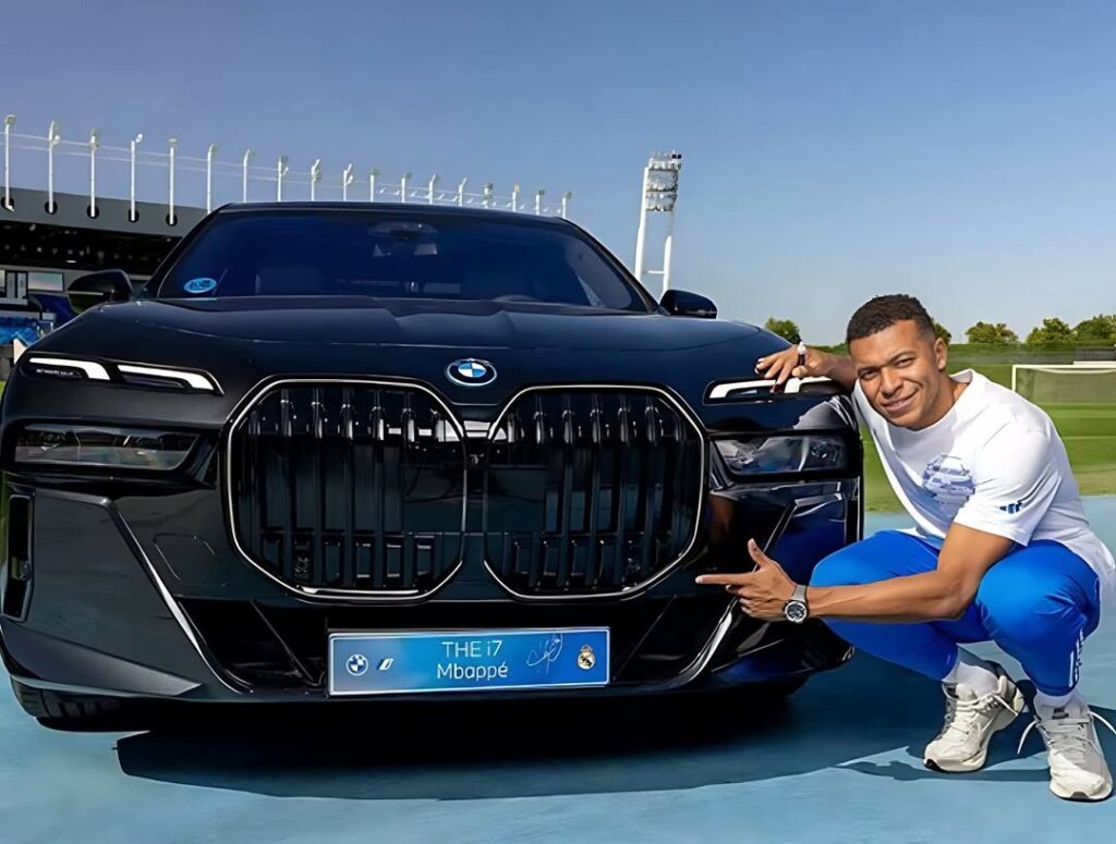 Kylian Mbappe Tidak Bisa Kendarai BMW Terbaru yang Diberikan Real Madrid karena Alasan Agak Lucu