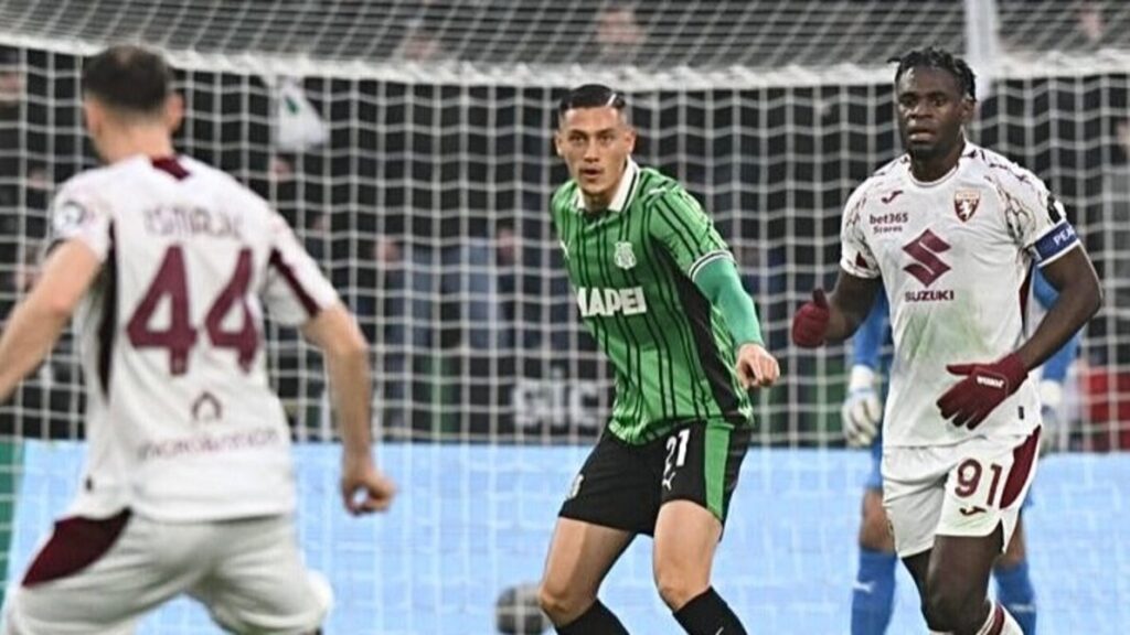 Dapat Lampu Hijau dari Sassuolo, Berapa Biaya yang Harus Dikeluarkan AC Milan untuk Merekrut Jay Idzes?