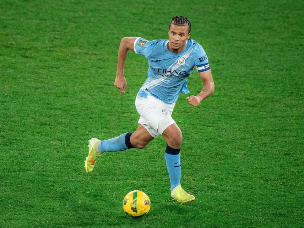 Krisis Lini Pertahanan, AC Milan Pertimbangkan Rekrut Nathan Ake